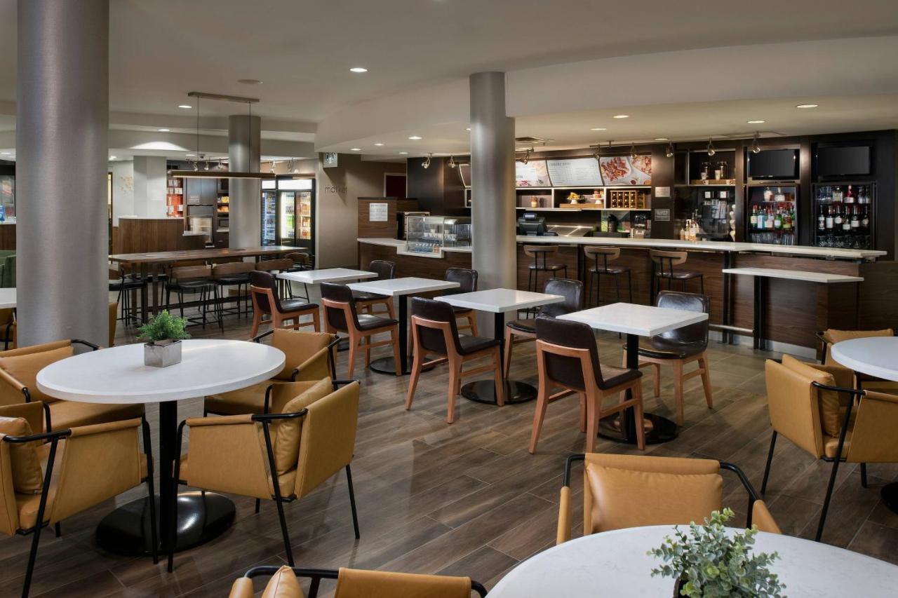 Courtyard Memphis Hotel 3*