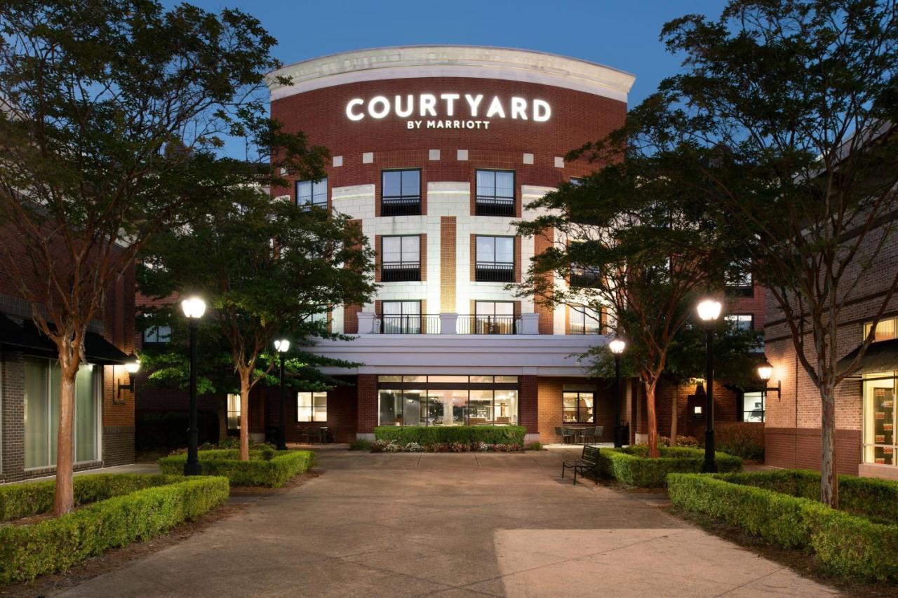 Courtyard Memphis Hotel 3*