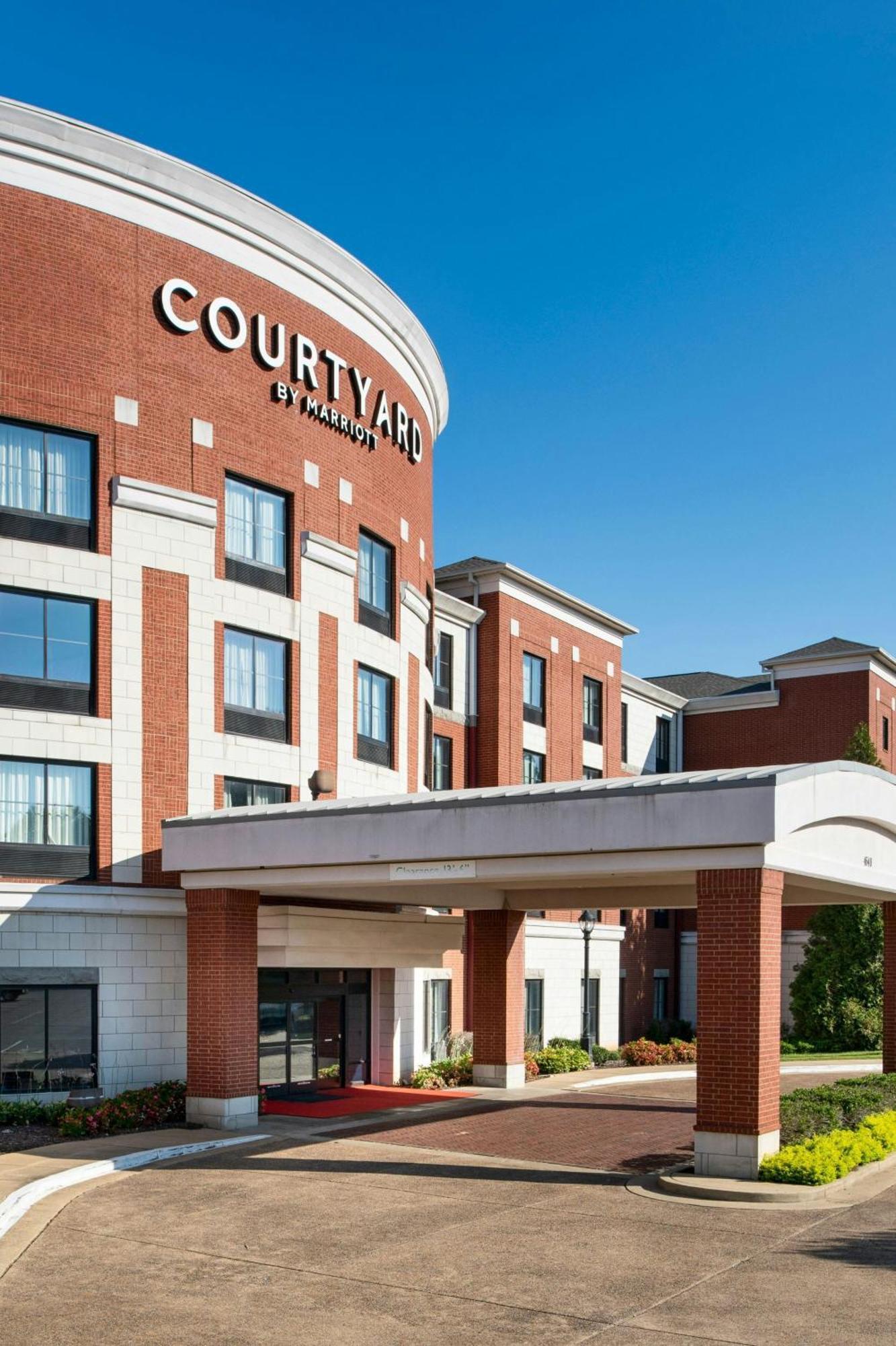Hotel Courtyard Memphis 3*